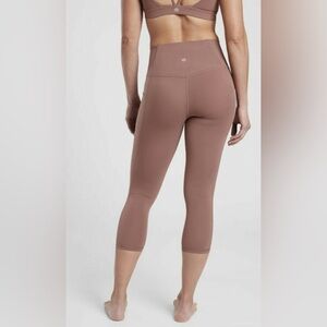Athleta Salutation Stash High Rise Capri